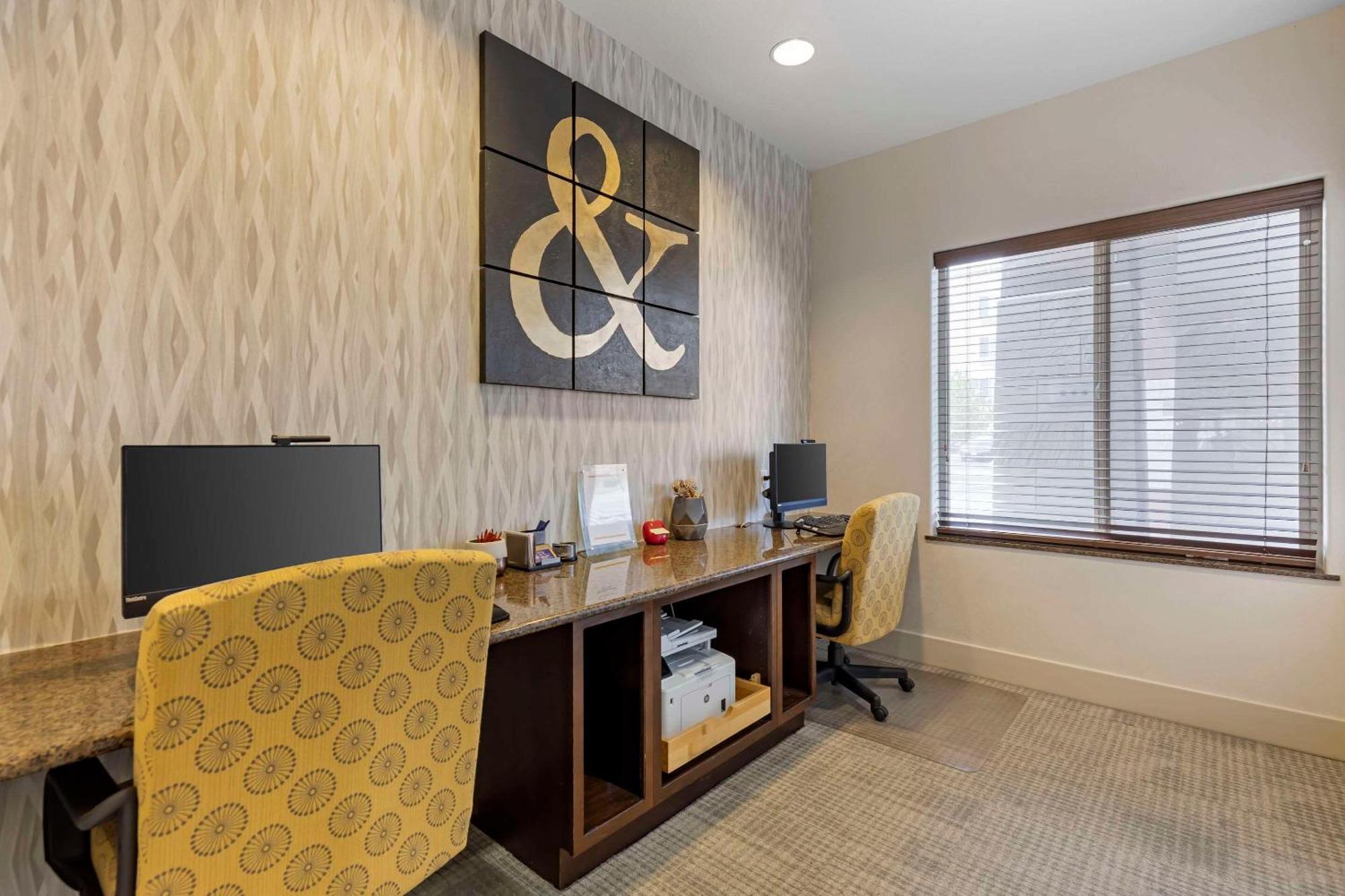 Comfort Inn & Suites Brighton Denver Ne Medical Center Ngoại thất bức ảnh