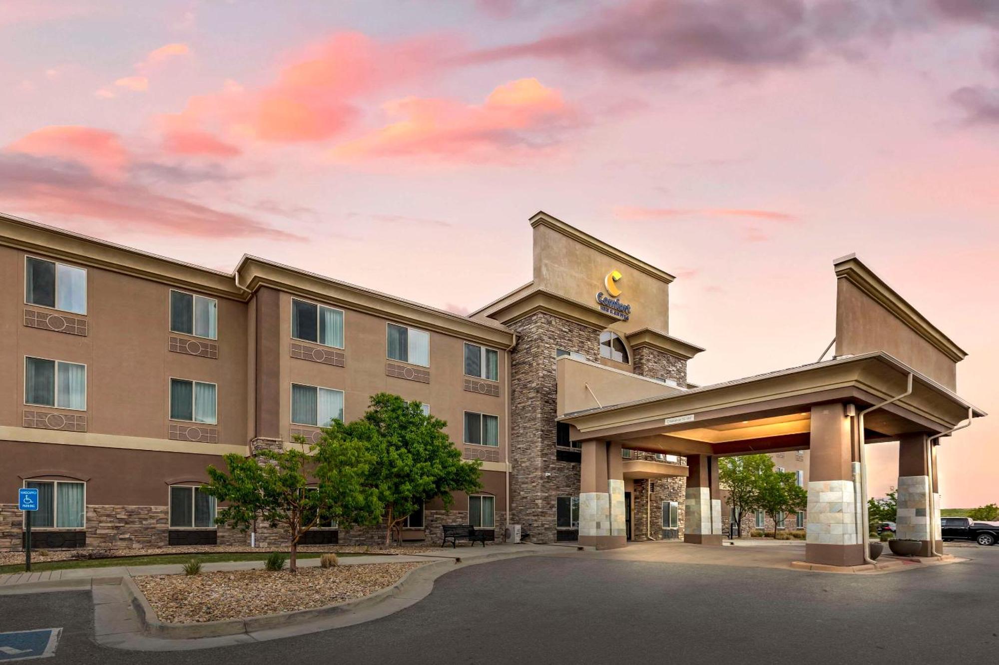 Comfort Inn & Suites Brighton Denver Ne Medical Center Ngoại thất bức ảnh