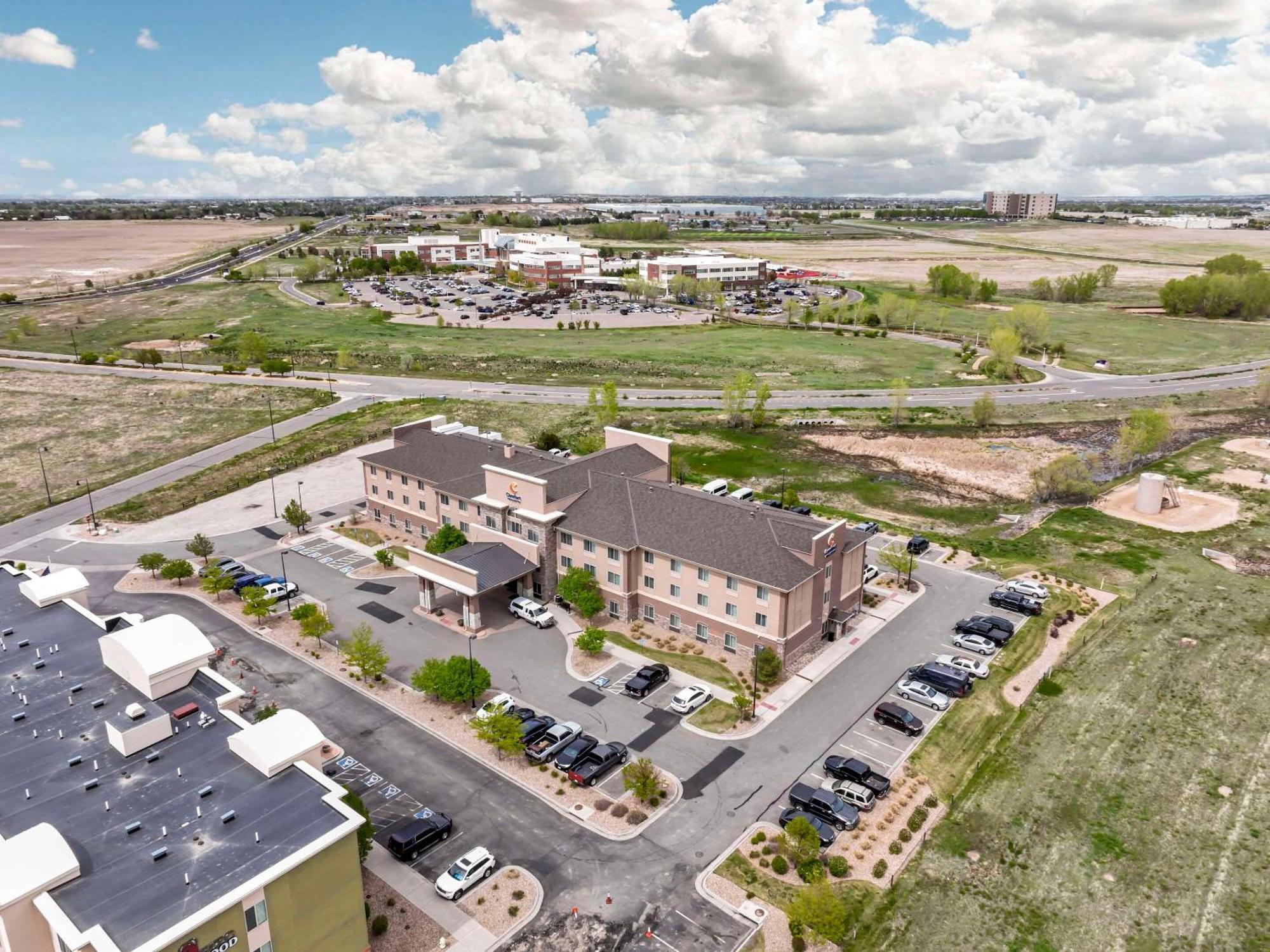 Comfort Inn & Suites Brighton Denver Ne Medical Center Ngoại thất bức ảnh