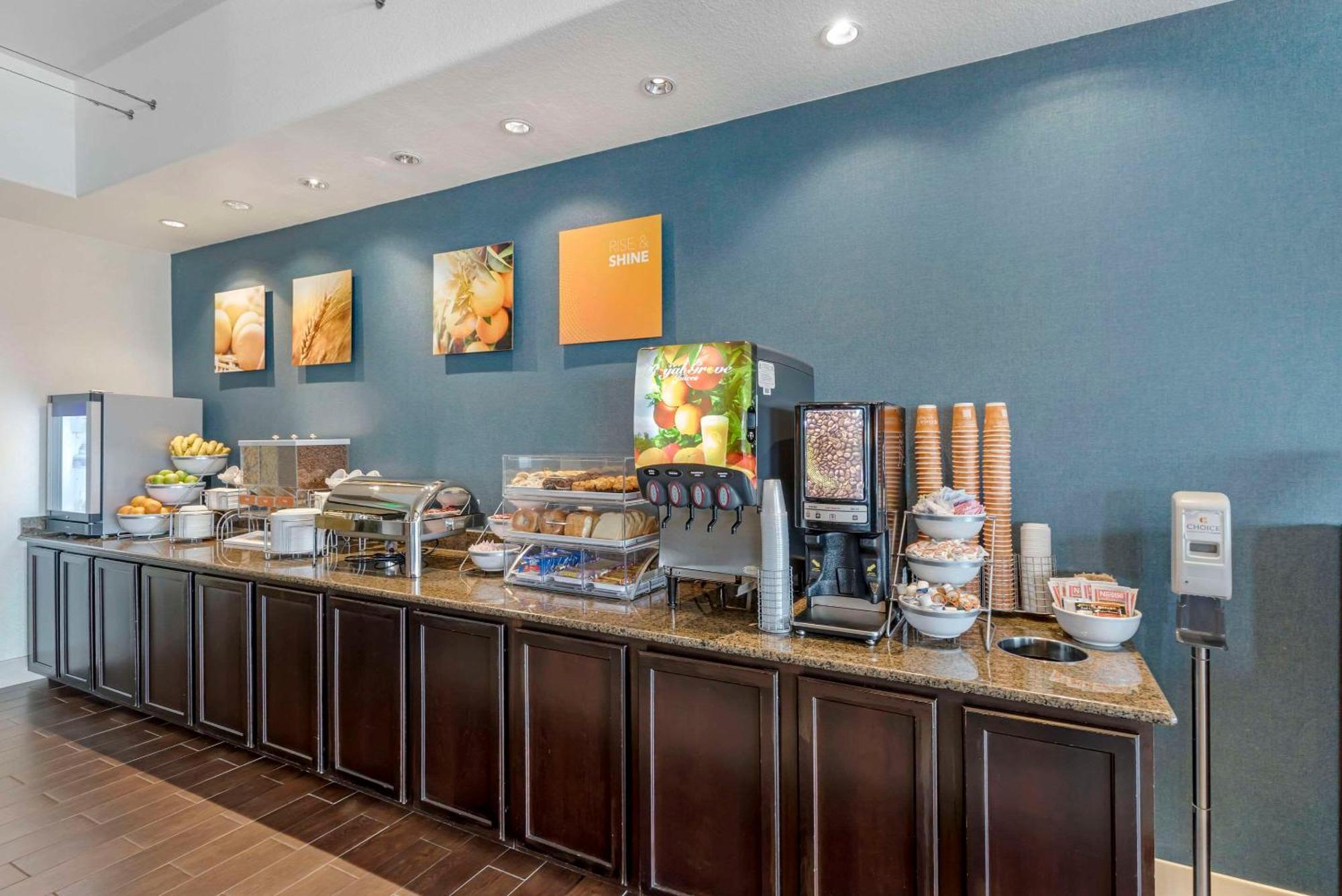 Comfort Inn & Suites Brighton Denver Ne Medical Center Ngoại thất bức ảnh