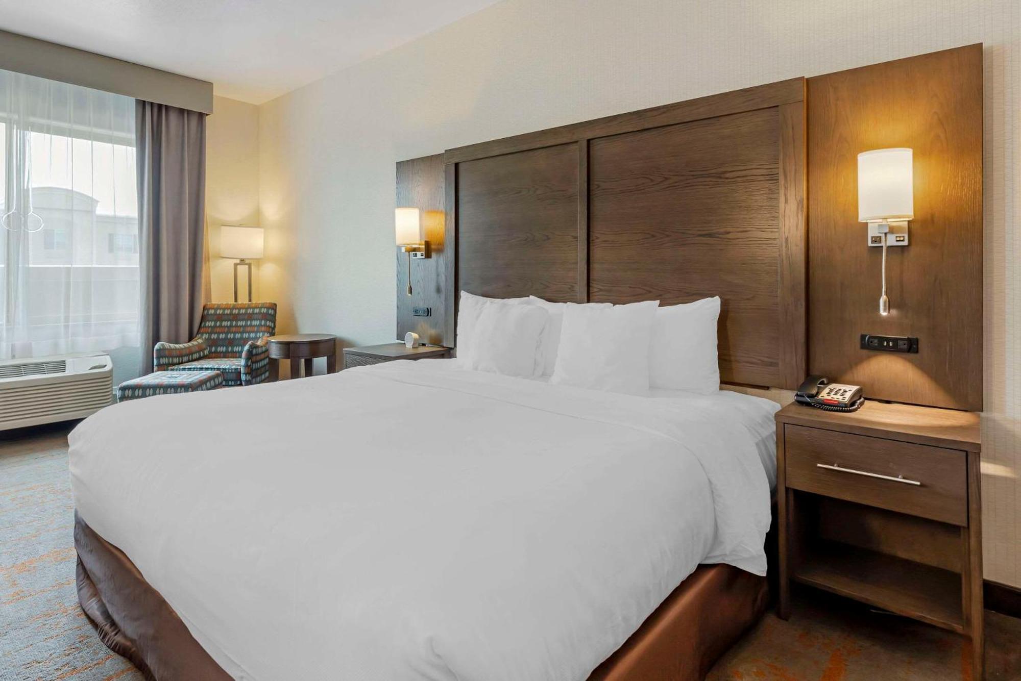 Comfort Inn & Suites Brighton Denver Ne Medical Center Ngoại thất bức ảnh