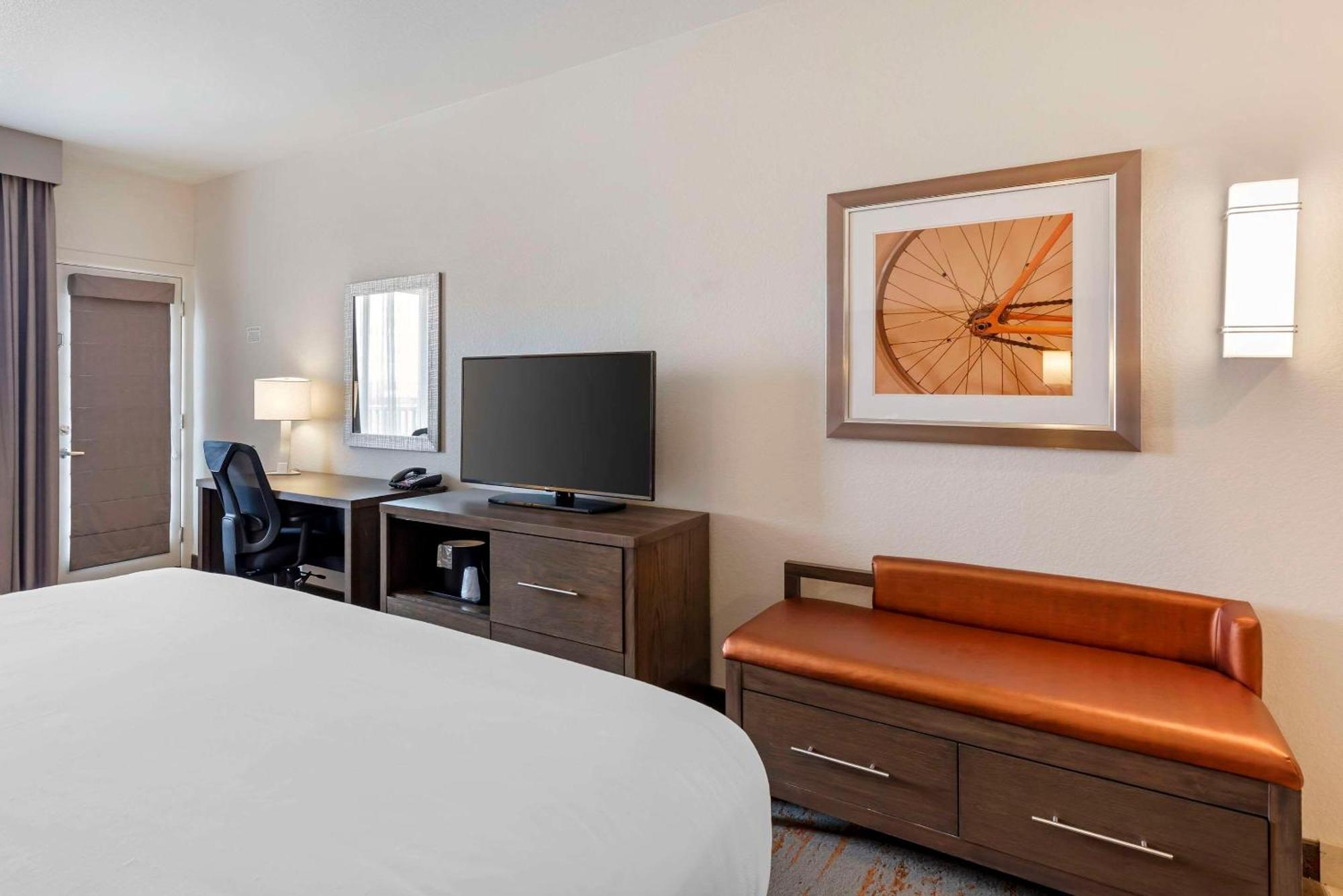 Comfort Inn & Suites Brighton Denver Ne Medical Center Ngoại thất bức ảnh