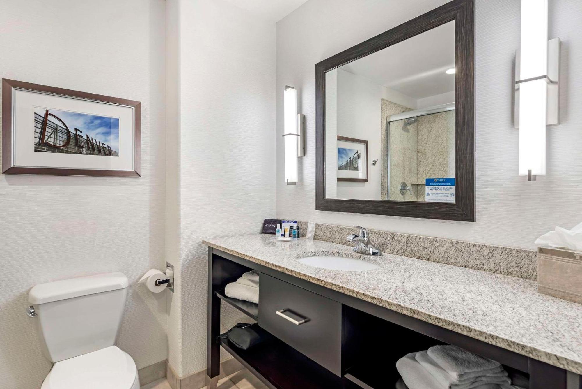 Comfort Inn & Suites Brighton Denver Ne Medical Center Ngoại thất bức ảnh