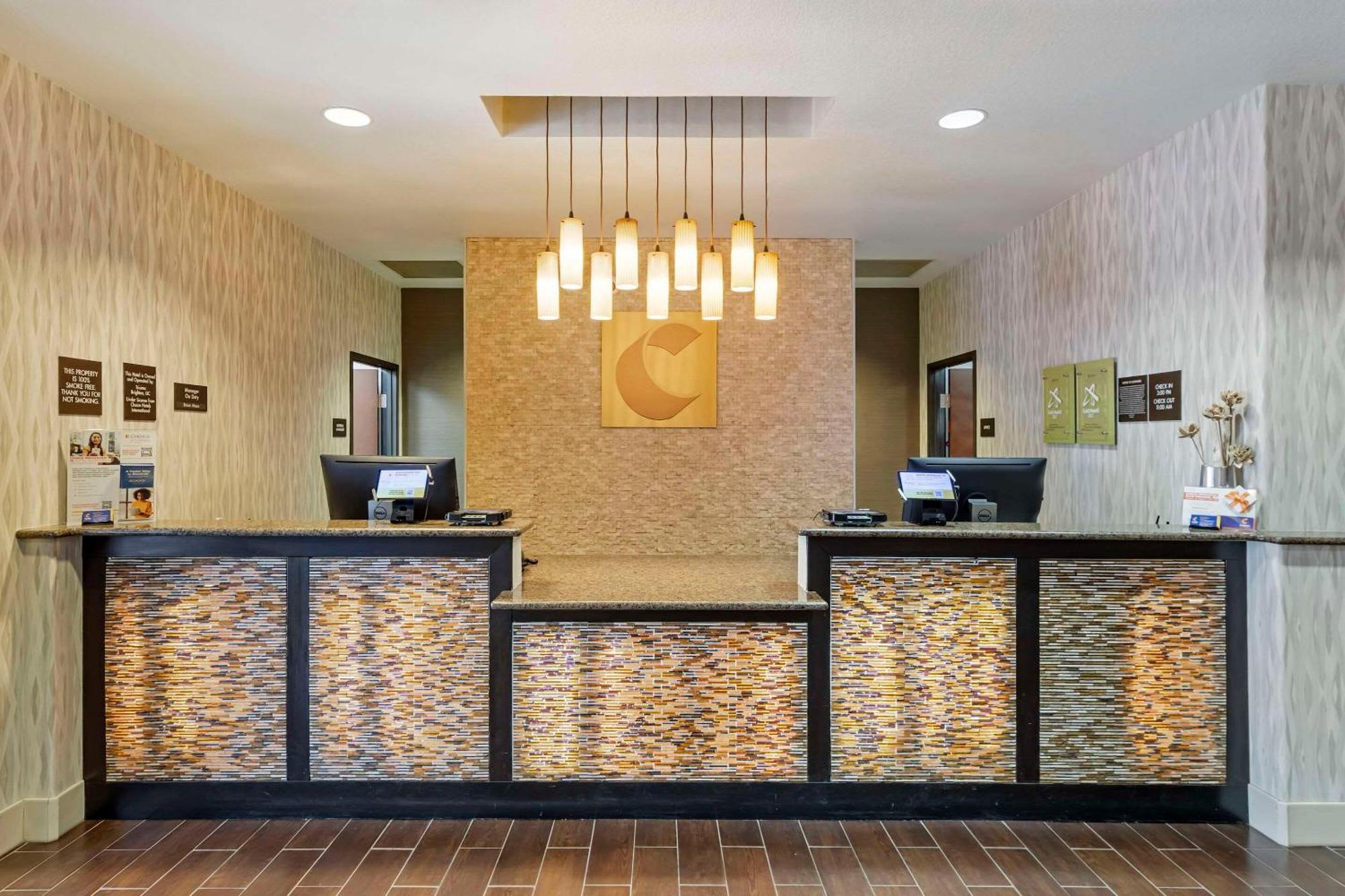 Comfort Inn & Suites Brighton Denver Ne Medical Center Ngoại thất bức ảnh